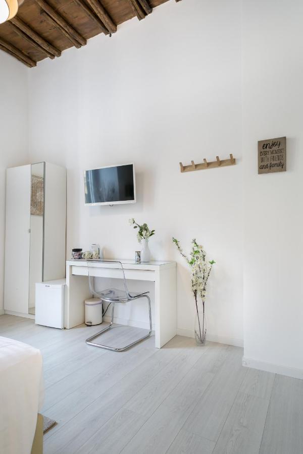 White Ostilia Guesthouse Rome Exterior photo